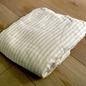 Casaluna 100% linen duvet cover. Nice heavier weight.